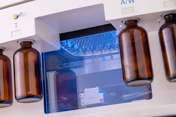 Sierra BioSystems Shasta Oligo - Photo of the Shasta DNA/RNA Synthesizer